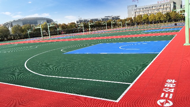 为什么越来越多的学校选择悬浮运动（dòng）地板？